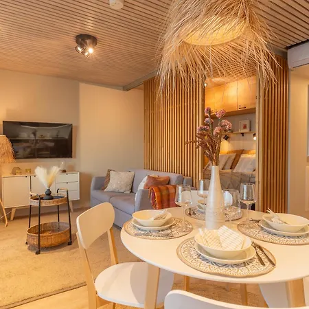 Marina By Hiekka 칼라조키